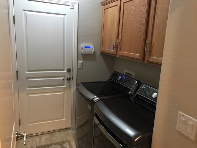 Building Photo - 55+ community @ Sierra Canyon in Somersett