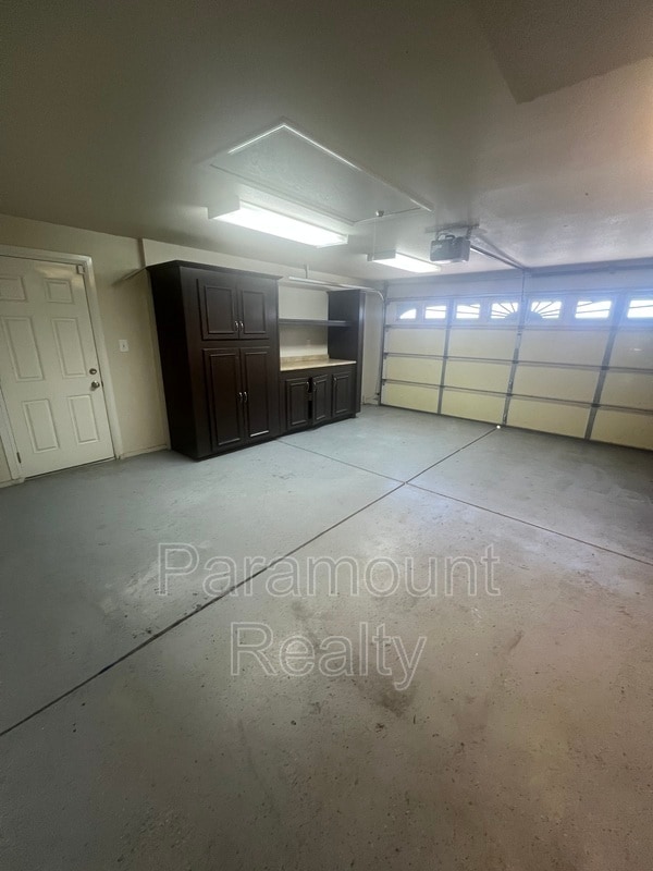 Building Photo - 974 Coral Dr