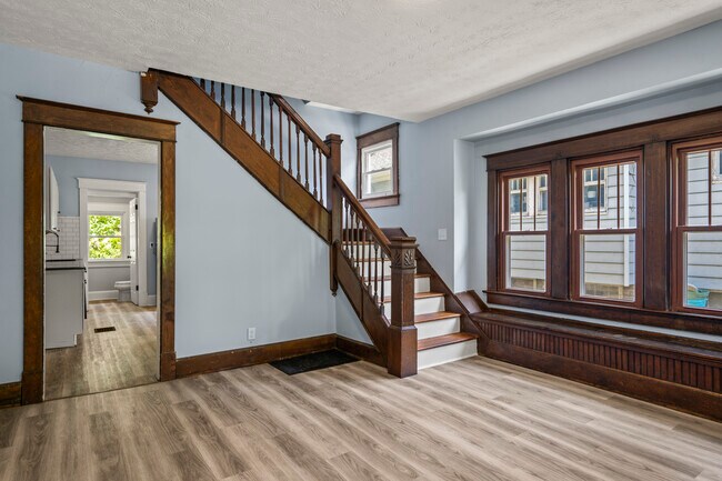 Building Photo - 2332 E 16th St