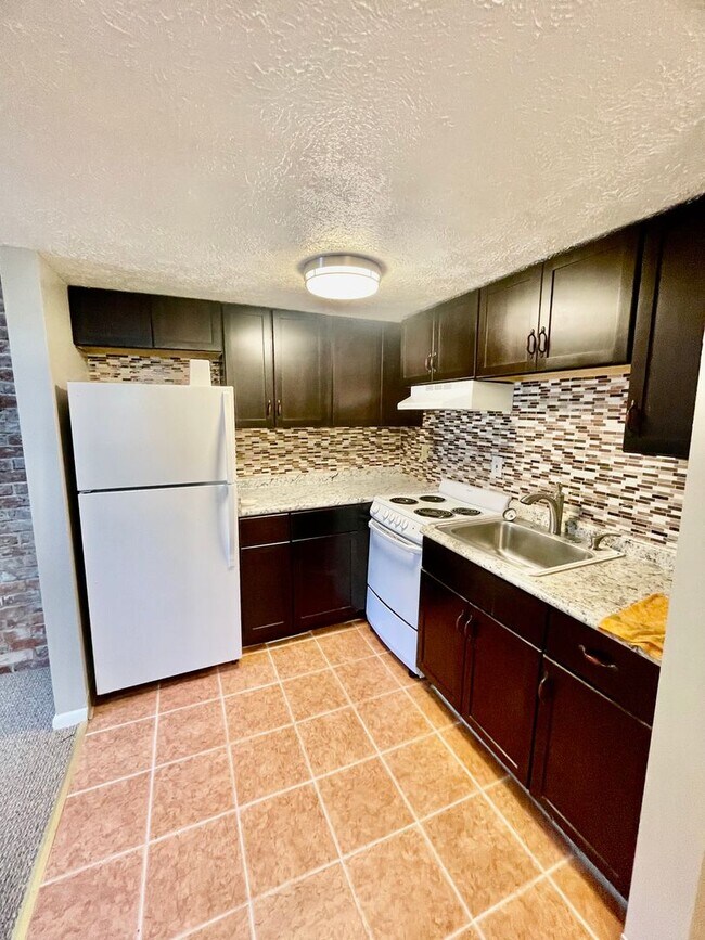 Building Photo - 332 Lehigh Avenue (Full Service)