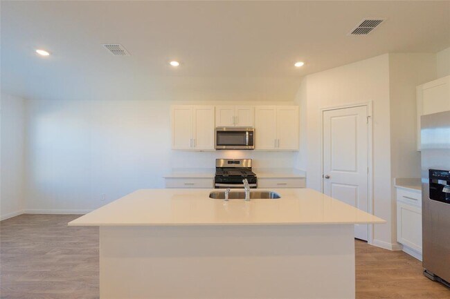 Building Photo - 223 Las Lomas Dr