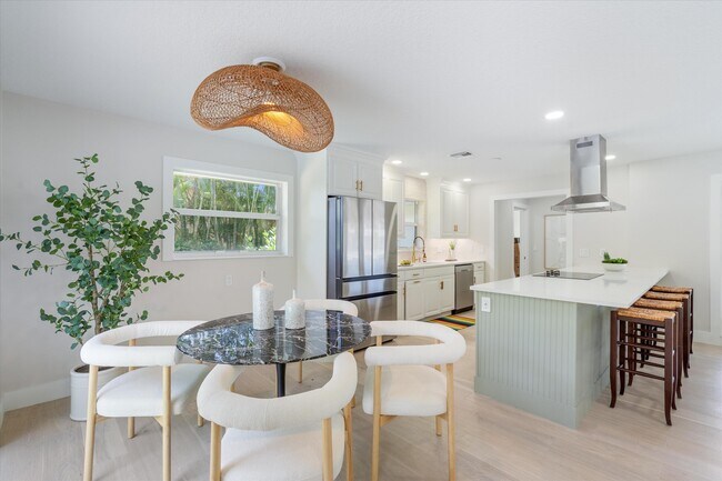 Building Photo - 158 Lucina Dr