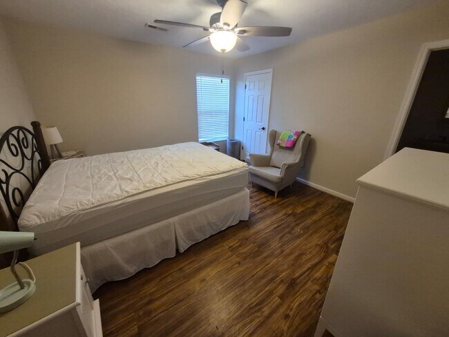 Building Photo - 40 Nicole Dr