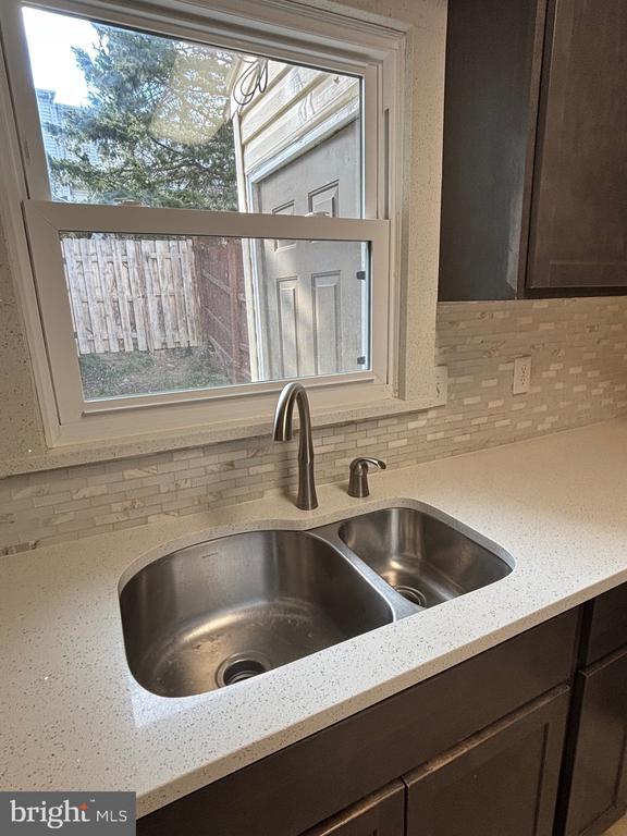 Building Photo - 109 Ash Hollow Dr