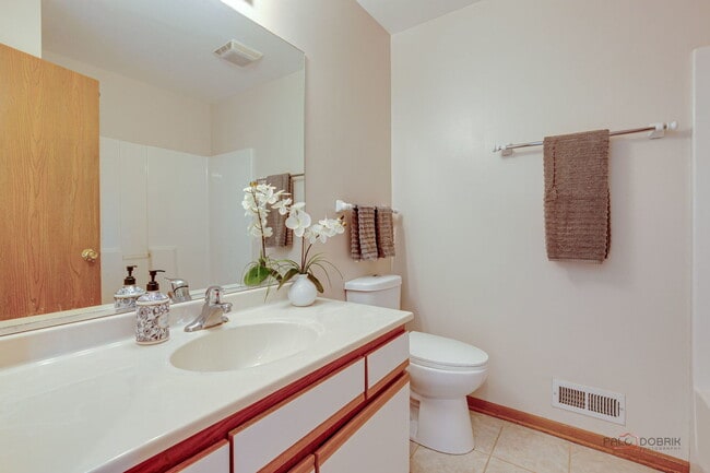 Building Photo - 1544 Anderson Trail