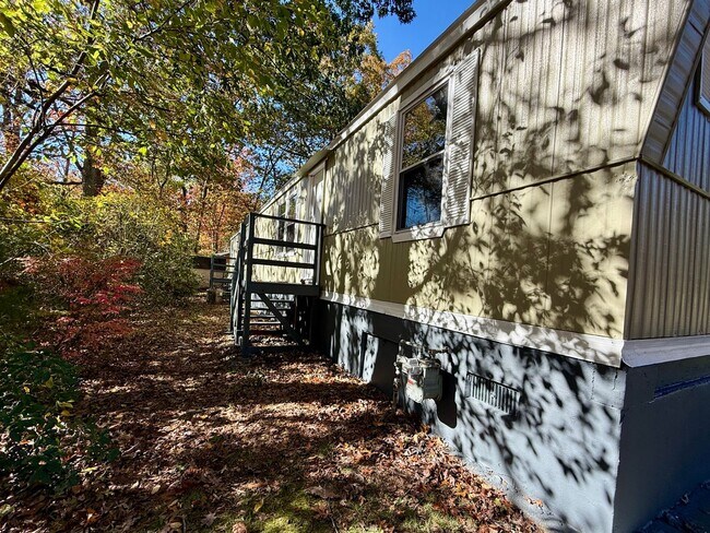 Building Photo - Spacious 2 bed, 1.5 bath Home FOR RENT in Commercial Twp $1400