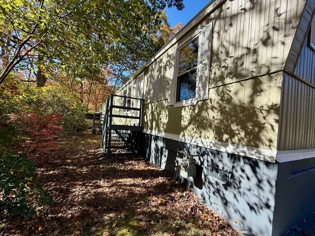 Building Photo - Spacious 2 bed, 1.5 bath Home FOR RENT in Commercial Twp $1500