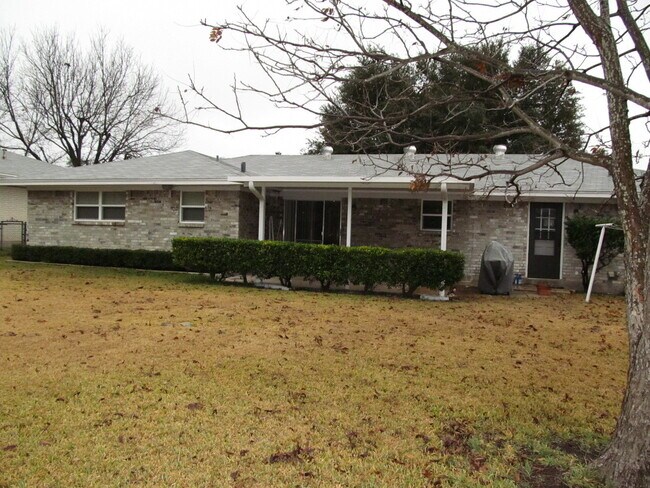Building Photo - 2710 S 55th St Terrace