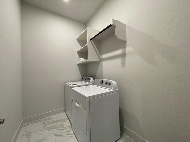 Building Photo - 149 Night Bloom Path