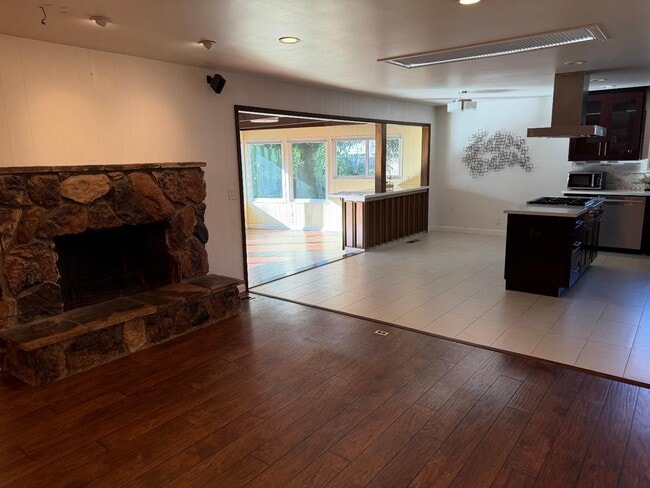 Building Photo - 3415 Isherwood Pl