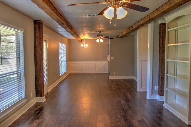 Building Photo - 3 Bedroom 2 Bath in Union Schools.  81st a...