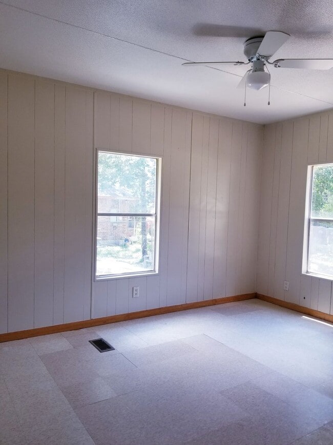 Building Photo - 3/2 mobile home in Elmendorf, TX