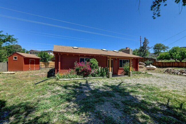 Building Photo - Nestled In the Granite Dells!