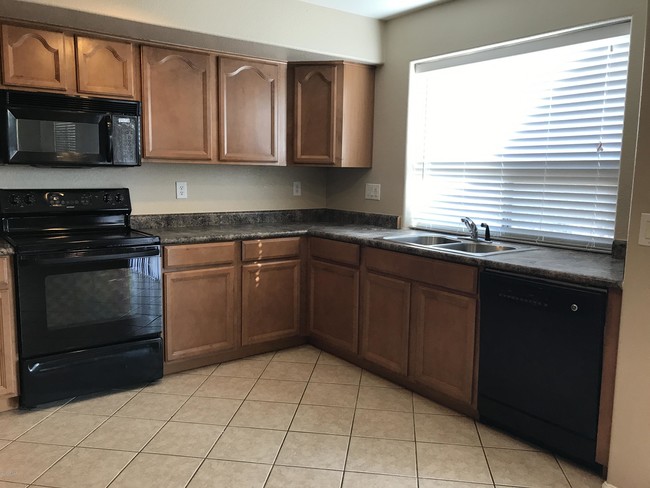 Building Photo - 29252 N Rosewood Dr