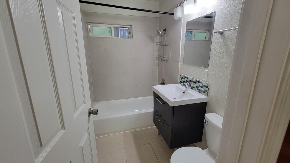 Building Photo - 3116 San Carlos Way