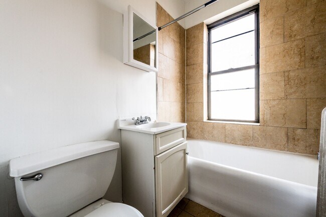 Building Photo - 7102 S Luella