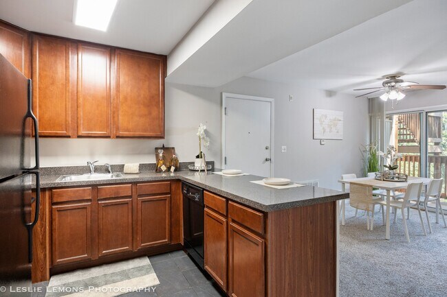 Building Photo - 5811 Oakwood Dr