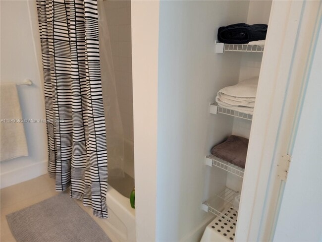 Building Photo - 1200 Brickell Bay Dr