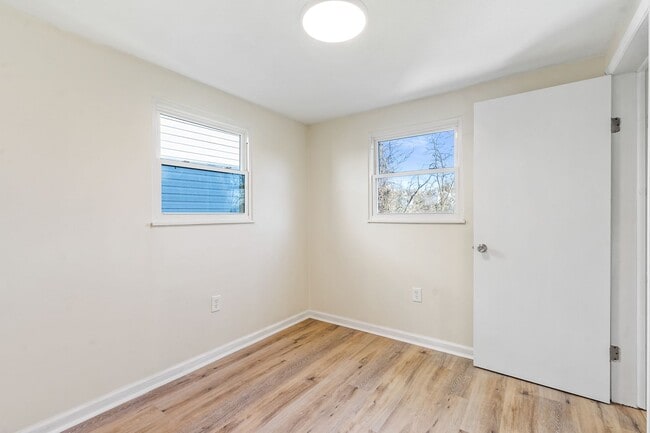 Building Photo - Newly Remodeled 2 Bedroom, 1 Bathroom in A...