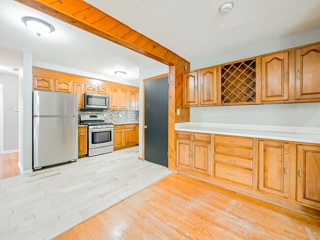 Building Photo - Charming 3-Bedroom Ranch in the Heart of Garden City