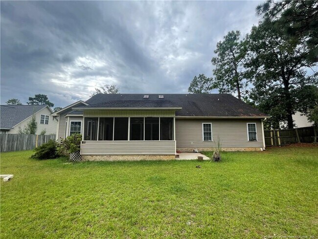 Building Photo - 596 E Lake Ridge Rd