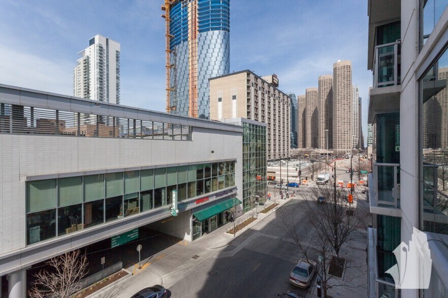 Building Photo - 123 S Green St