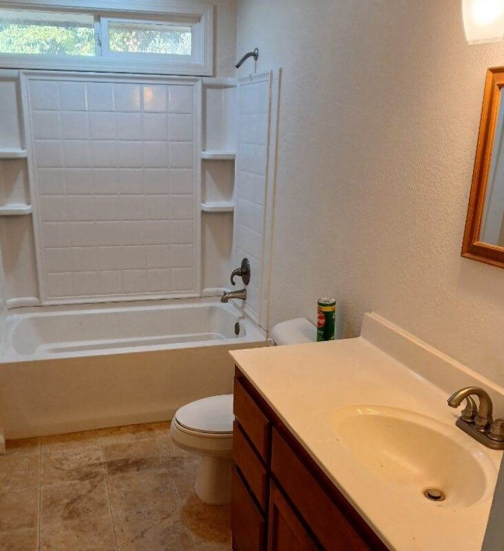 Building Photo - 17501 Tannery Ln
