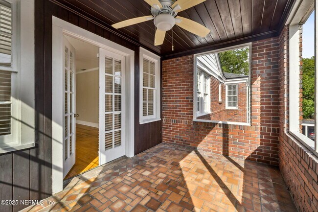 Building Photo - 2822 Herschel St