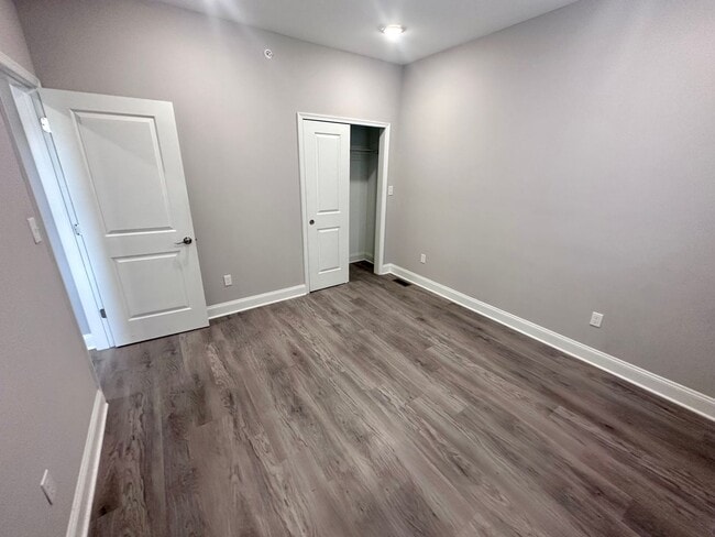 Building Photo - 1530 N Sydenham St