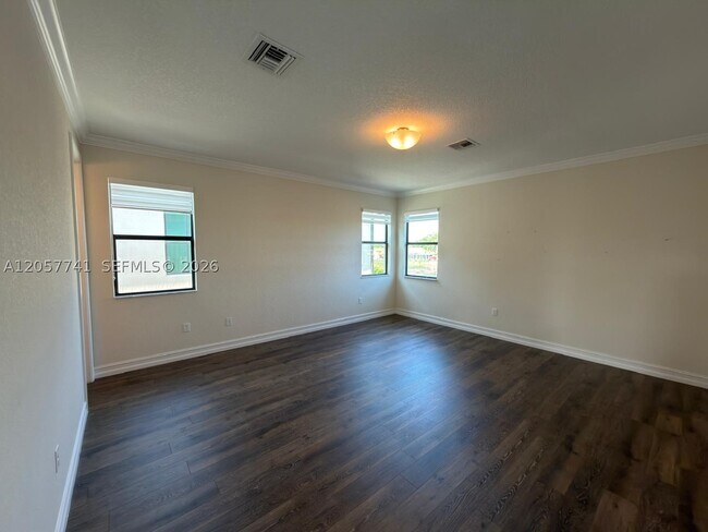Building Photo - 455 SW 113th Ln