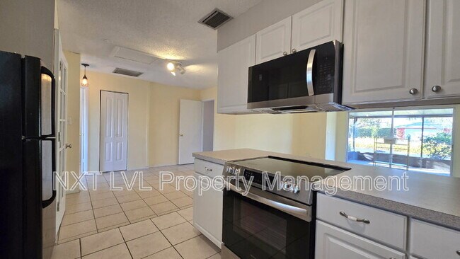 Building Photo - 4261 Island Cir