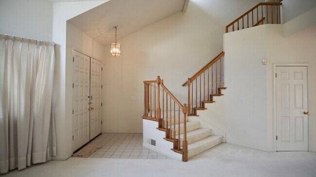 Building Photo - 1323 Chessington Dr