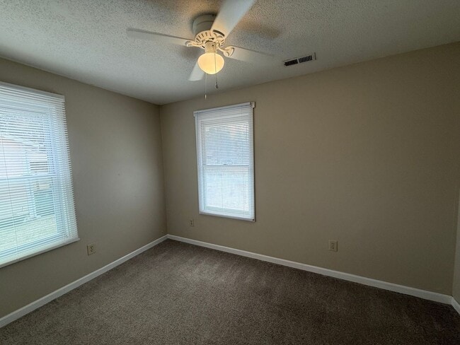 Building Photo - Three Bedroom two Bath home located in South West Area