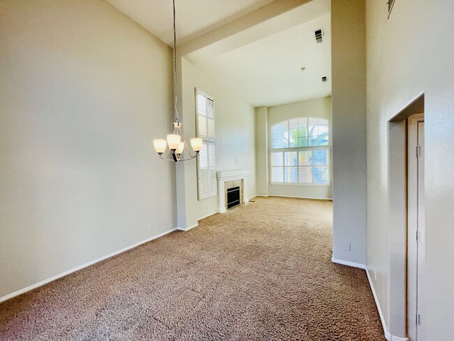 Building Photo - COMING SOON: Hardwood floors, freshly pain...