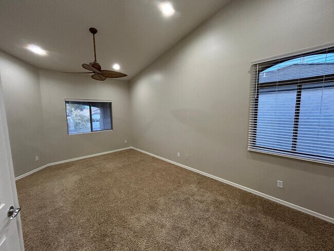 Building Photo - 5411 W Rowel Rd