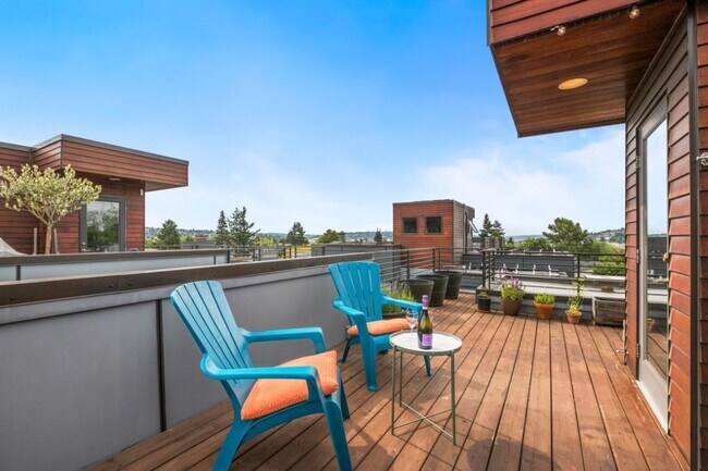 Building Photo - 3Bd/3Ba Seattle Townhome