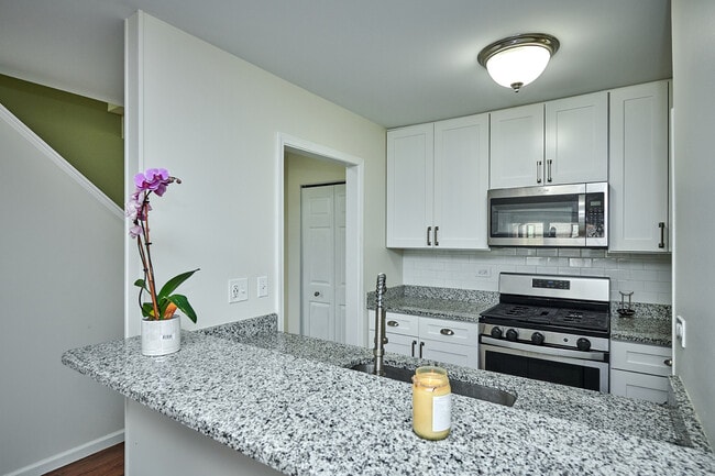 Building Photo - 1066 Florimond Dr