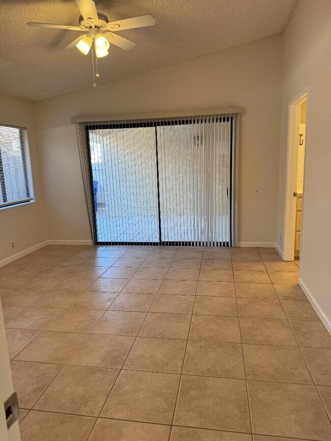 Building Photo - 40353 Sugar Bush Ct