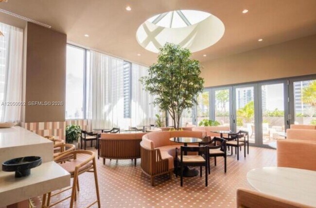Building Photo - 11 NE 6th St