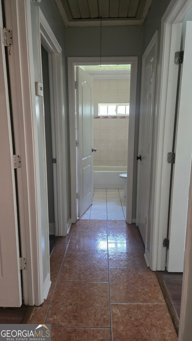 Building Photo - 391 Hidden Valley Dr SE