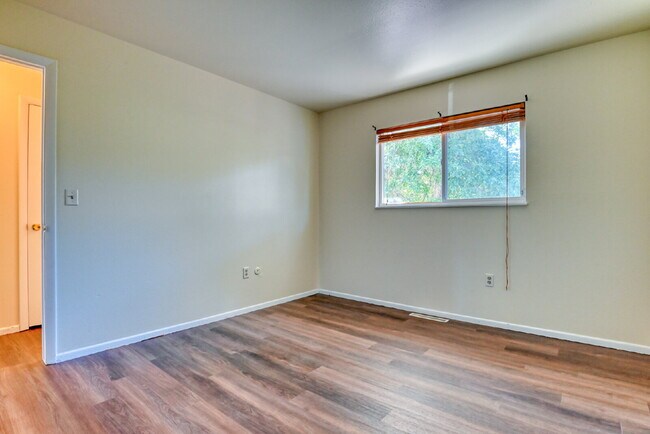 Building Photo - Fantic Home In Villege Seven For Rent