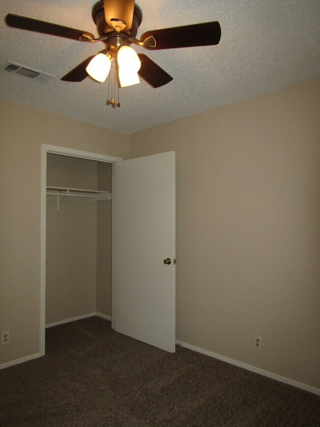 Building Photo - 812 Ramble Ln