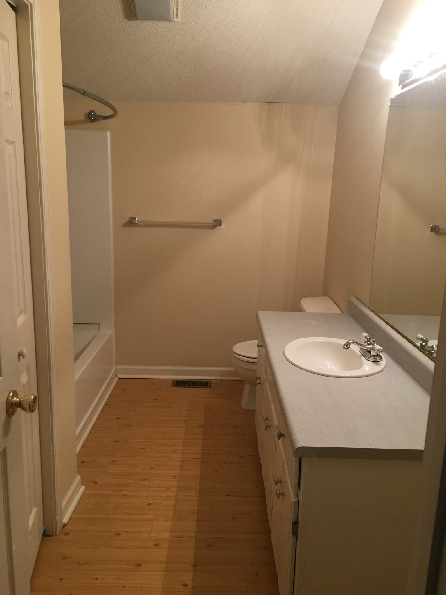 bath 2 - 124 Sky Harbor Rd