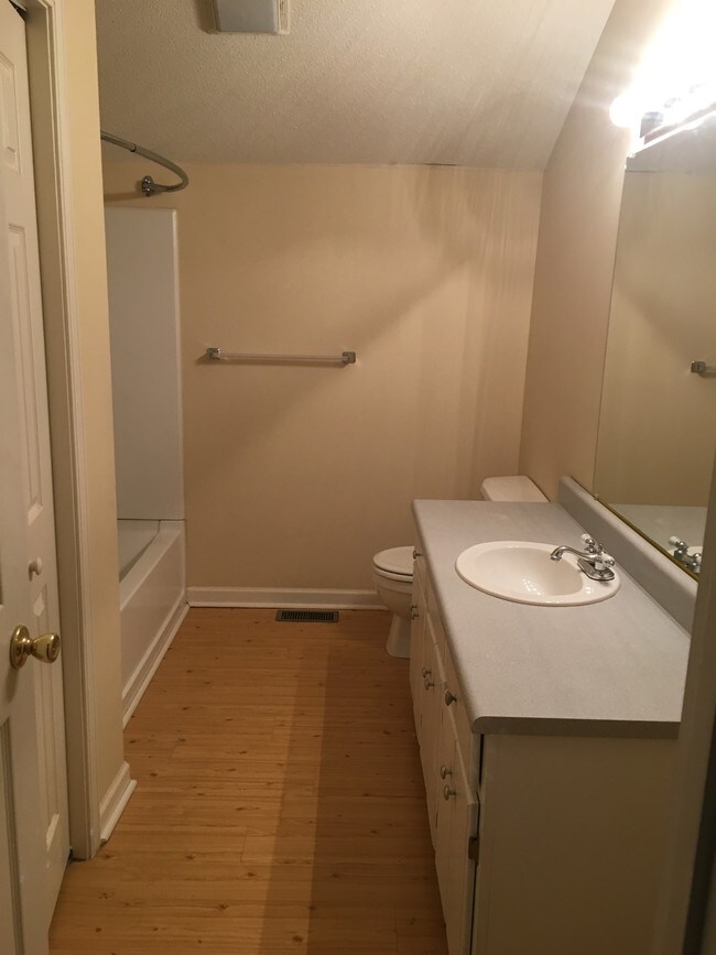 bath 2 - 124 Sky Harbor Rd