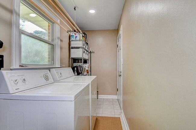 Building Photo - ONE LEVEL LIVING at it's FINEST in the SOU...