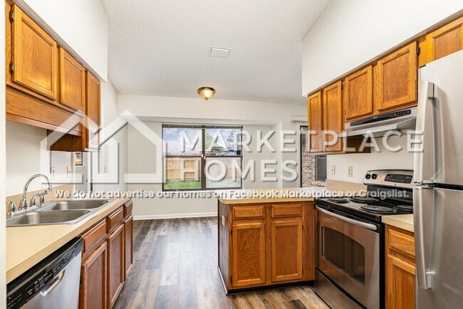 Building Photo - 11632 Poydras Ln