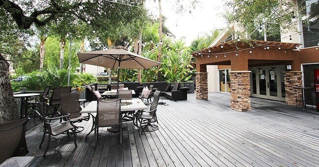 Building Photo - Woodland Hills 2/Bedroom and Loft Condo!