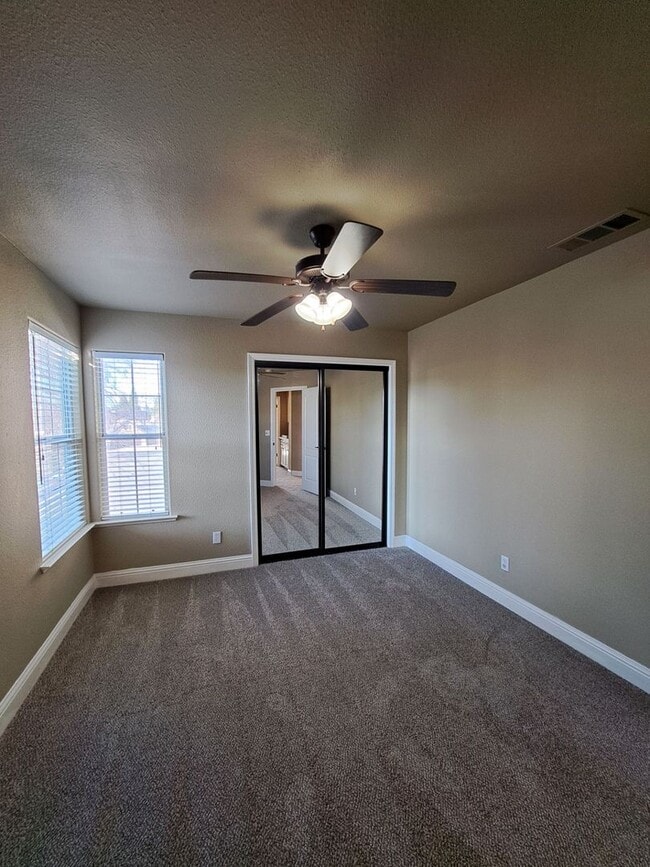 Building Photo - PRICE REDUCED TO $3450 & MOVE IN SPECIAL $450 OFF THE 1ST MONTH'S RENT – Spacious 5-Bedroom Fresn...