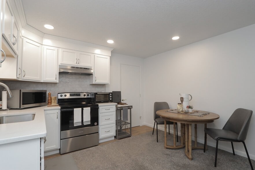 Building Photo - 159 Redfern Dr