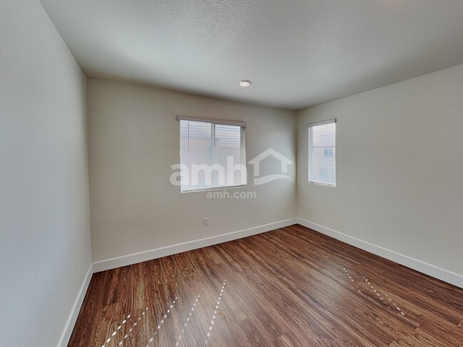 Building Photo - 696 N Water St